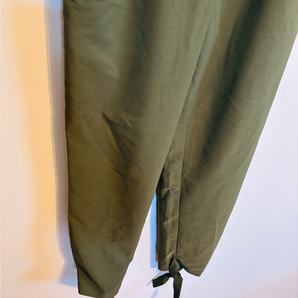 Grace Karin green high waisted paper bag pants with matching tie at the waist. - Picture 3 of 8